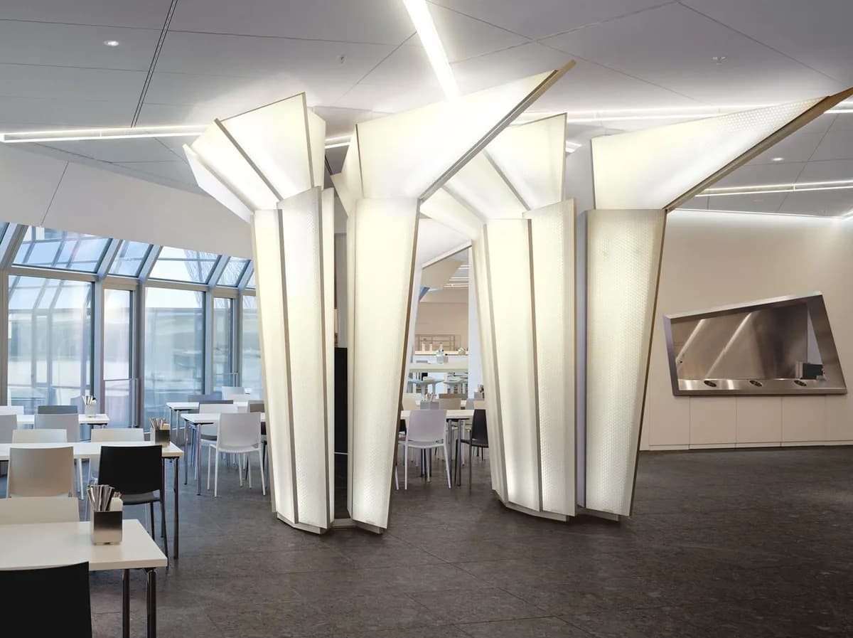 Lit sculptural columns in Bencore panel in the Deutsche Bank towers restaurant in Frankfurt
