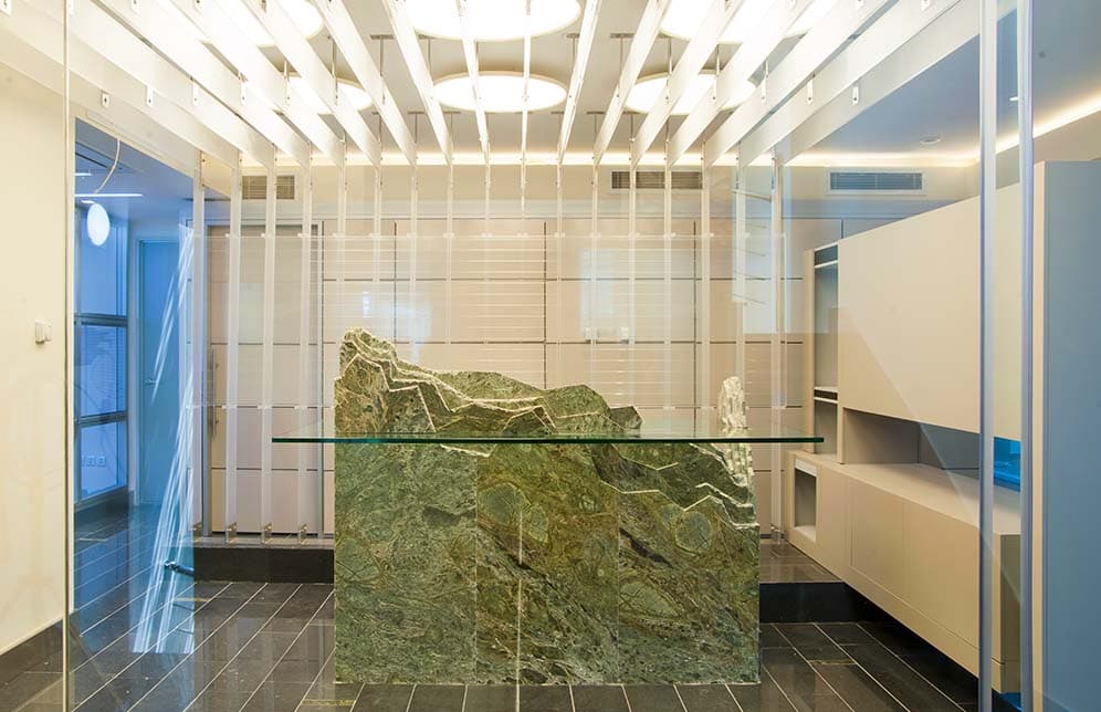 Complete guide to buying acrylic sheets in Canada